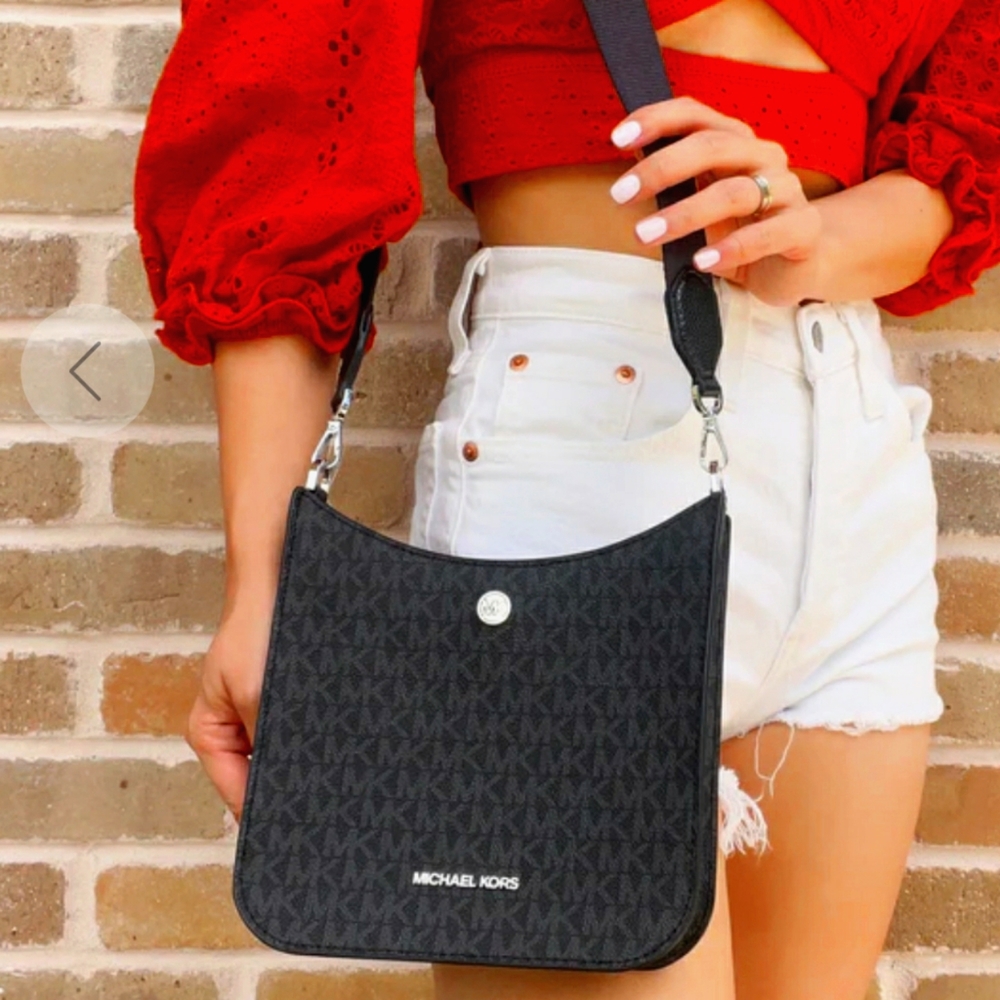 MK NWT MICHAEL KORS MESSENGER SMALL BAG BNWT 💜 pristine condition 💜 - Picture 3 of 15